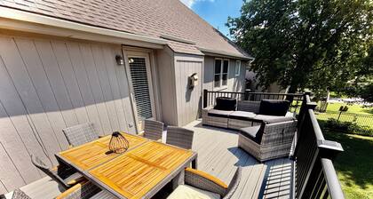 3-BR 2.5BA home-quaint KCK neighborhood. Fenced yard, hot tub; perfect location!