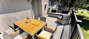 3-BR 2.5BA home-quaint KCK neighborhood. Fenced yard, hot tub; perfect location!