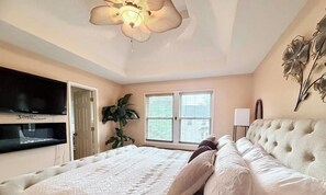 3 bedrooms, desk, iron/ironing board, free WiFi