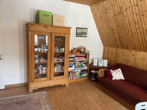Televisor intel·ligent, llibres i estèreo