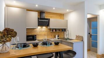 Fridge, microwave, dishwasher, toaster