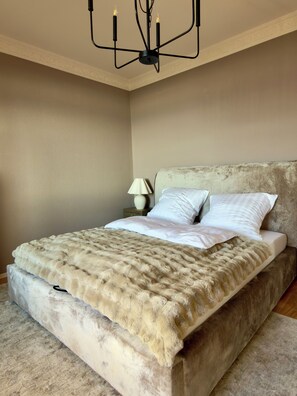 Escrivaninha, Wi-Fi de cortesia, roupa de cama