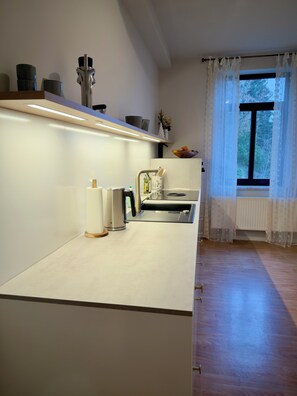 Geladeira, fogão, cooktop, lava-louças