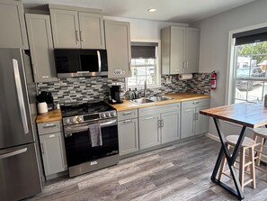 Private kitchen - Newly Remodeled Tiny Home 20 minutes from Disney!~ (Kissimmee)