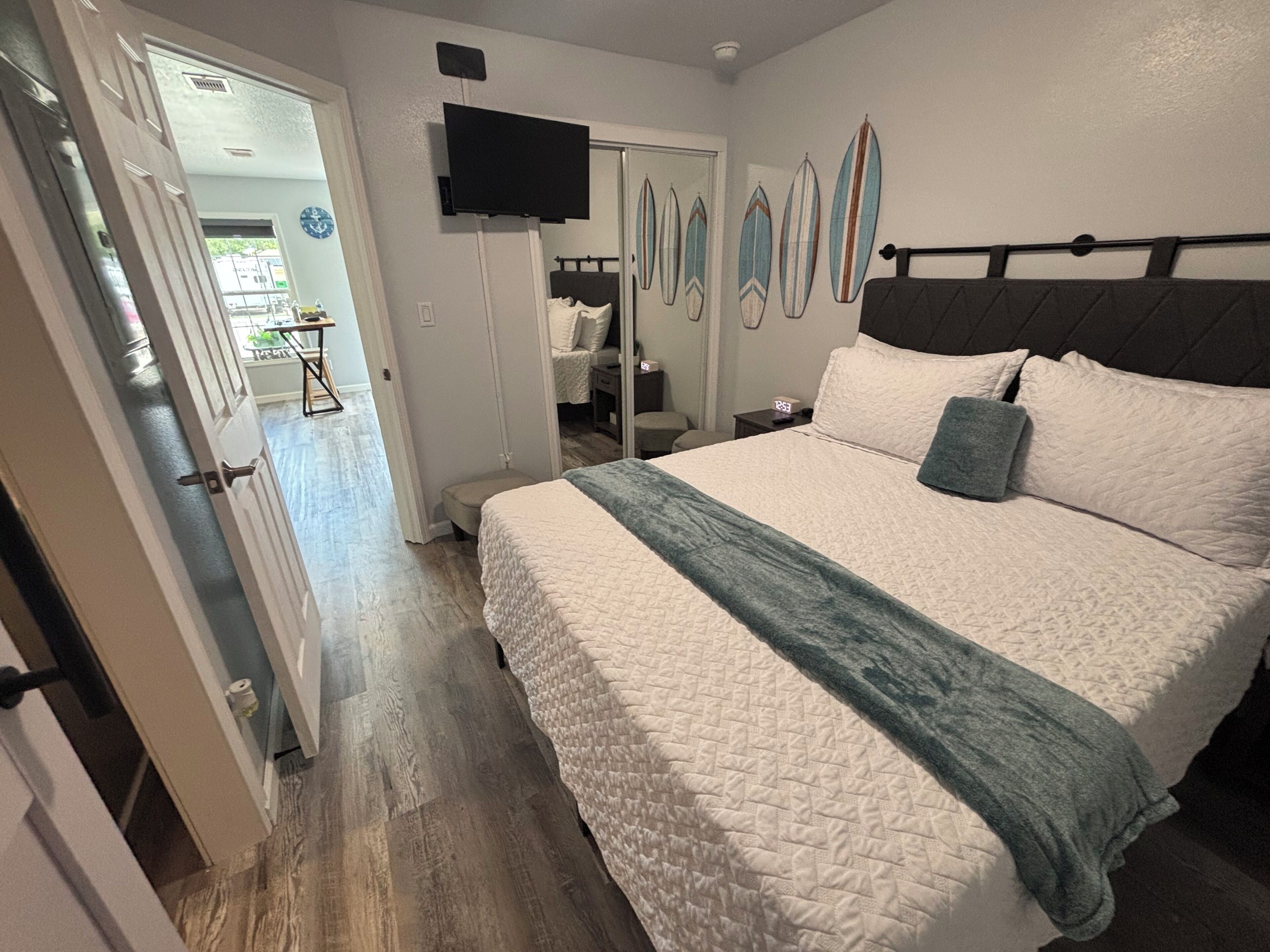 Iron/ironing board, WiFi, bed sheets