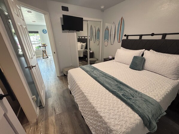Room - Newly Remodeled Tiny Home 20 minutes from Disney!~ (Kissimmee)