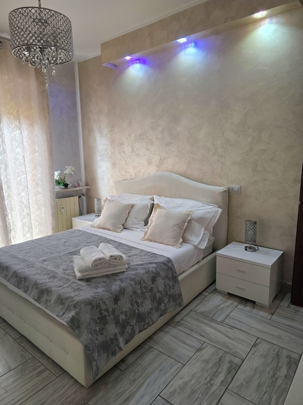 Iron/ironing board, WiFi, bed sheets, wheelchair access