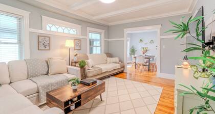 LOCATION Boston 3 Bed 1 Bath + Private Parking + Game Room!