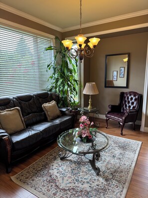 Living area - Surrey ( Fleetwood)Home (Surrey)