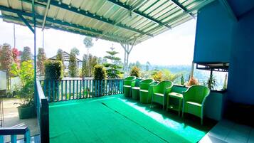 Villa, uitzicht op heuvels | Terras