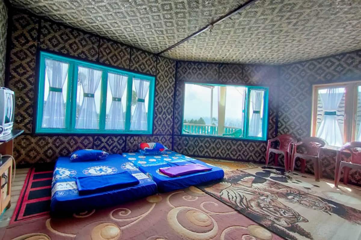 Villa, Hill View