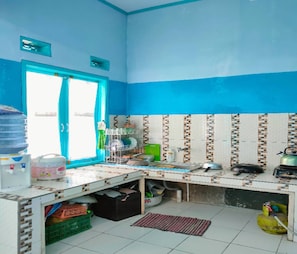 Villa, Hill View | Private kitchen - Cozzy Villa Azmi (Bandung)