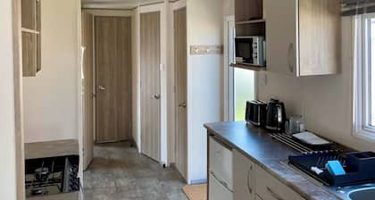 3 Bedrooms Caravan Close to Beach