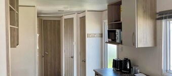 3 Bedrooms Caravan Close to Beach