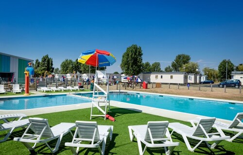 3 Bedrooms Caravan Close to Beach