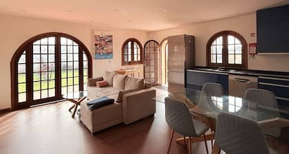 House with garden and barbecue · Sleeps 6 · beach/estuary
