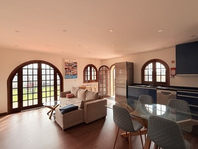 House with garden and barbecue · Sleeps 6 · beach/estuary