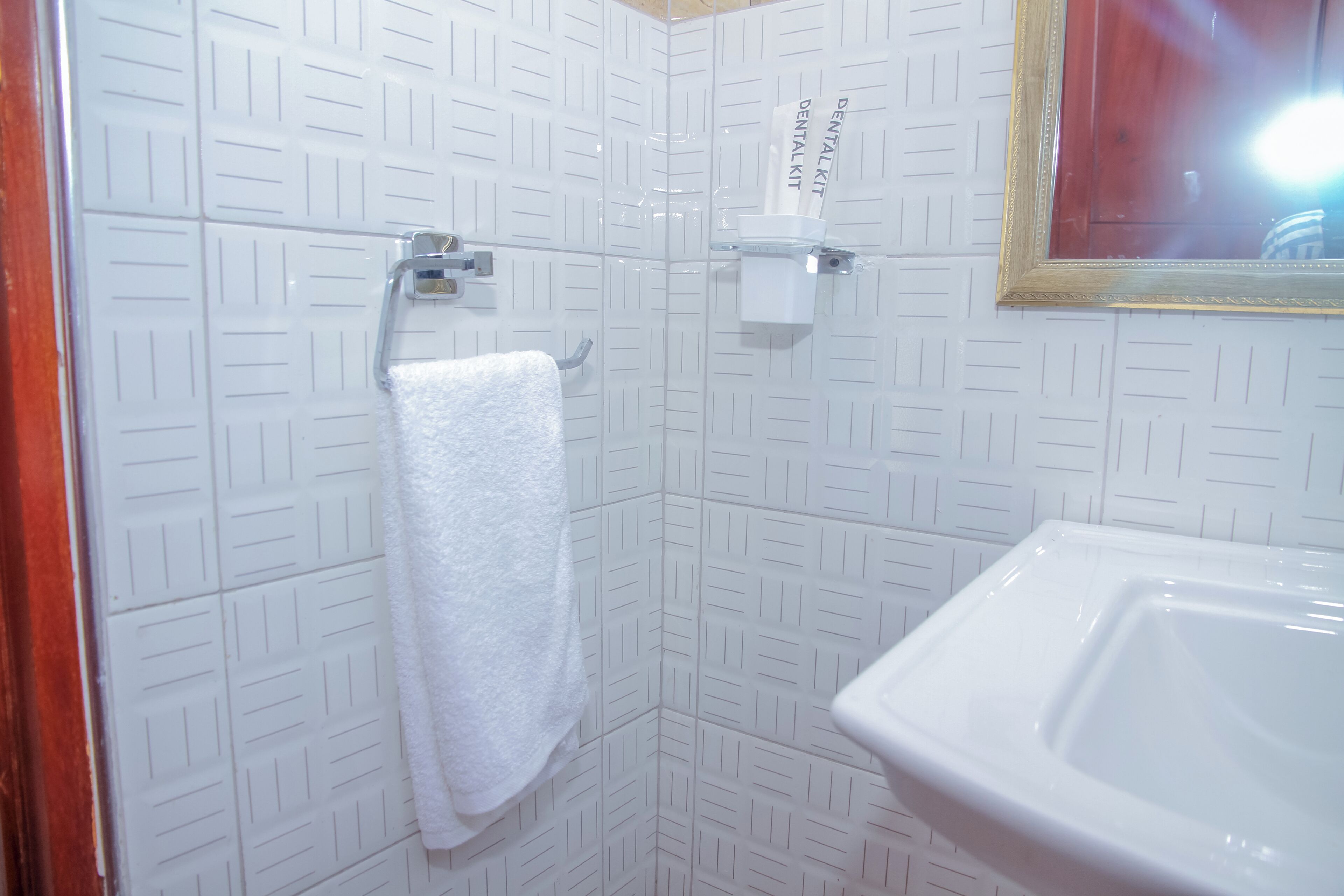 Suite Exécutive, balcon, vue ville | Salle de bain | Ensemble douche/baignoire, articles de toilette gratuits, sèche-cheveux