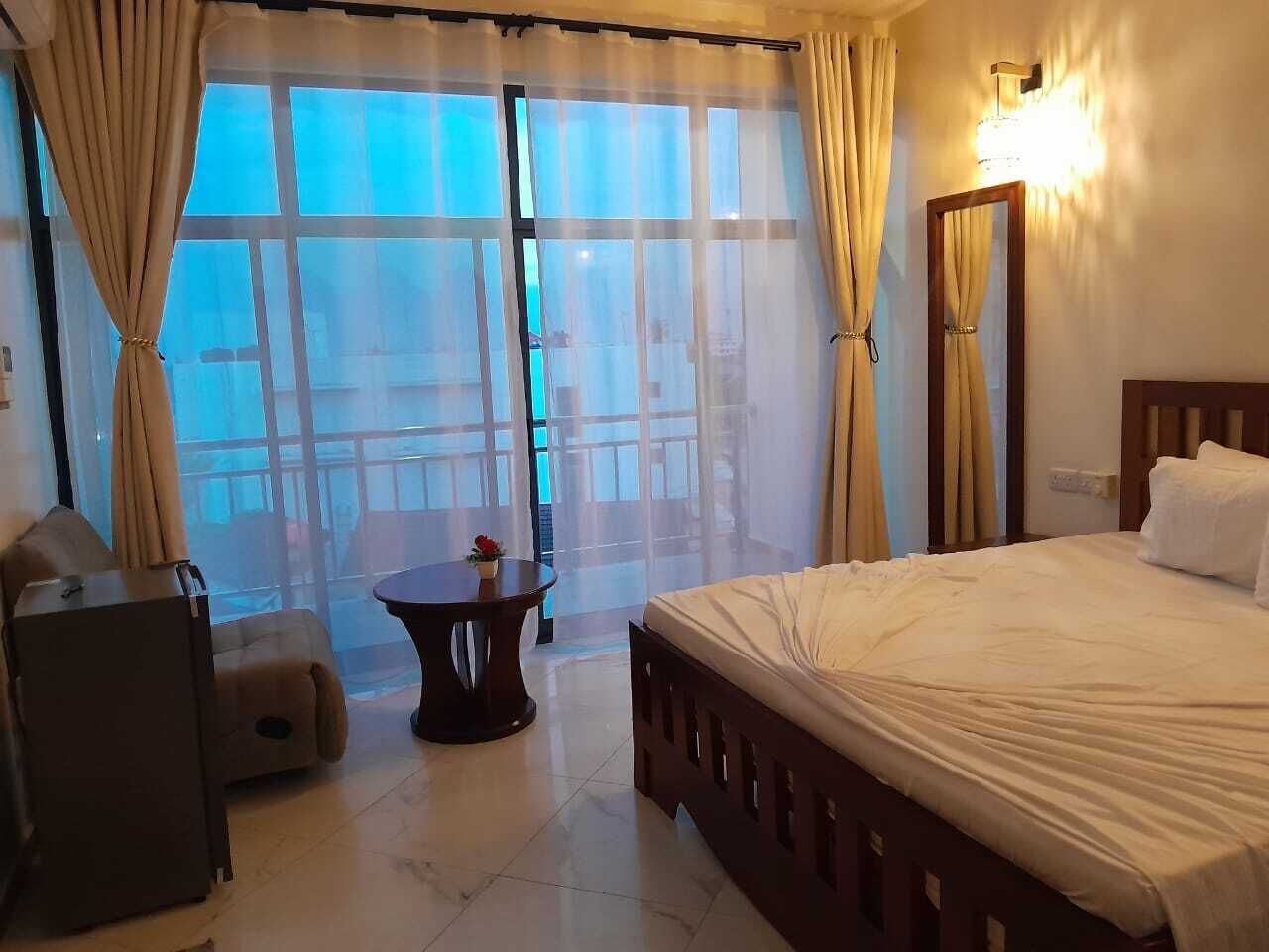 Quarto casal luxo, sacada, vista para a cidade