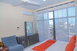 Desk, laptop workspace, free WiFi - ANDREW VIEW HOTEL (Dar es Salaam)