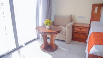 Habitación estándar doble, balcón, vistas a la ciudad | Escritorio, espacio para trabajar con un portátil, wifi gratis