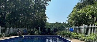 Country Charmer with Private Swimming Pool + 5 Bedrooms