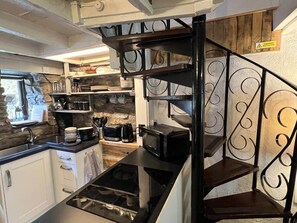 Kühlschrank, Mikrowelle, Ofen, Geschirrspüler
