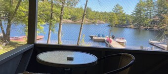 Muskoka Lakefront cottage - Boat Access Only