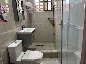 Bathroom - KELNESSA HOTEL (Obuasi)