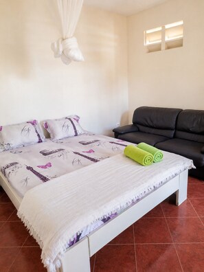 1 bedroom, internet, bed sheets