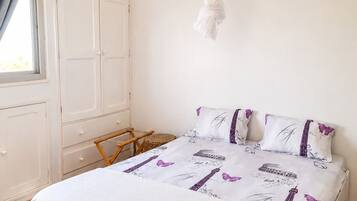 1 bedroom, internet, bed sheets