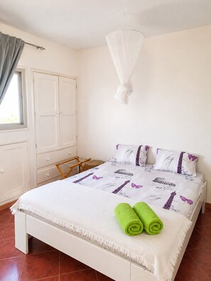 Internet, bed sheets - Vrbo Property (Mbour)