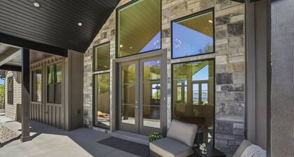Luxury Bear Lake Retreat - Sleeps 28 - Lake Views - Family Getaways