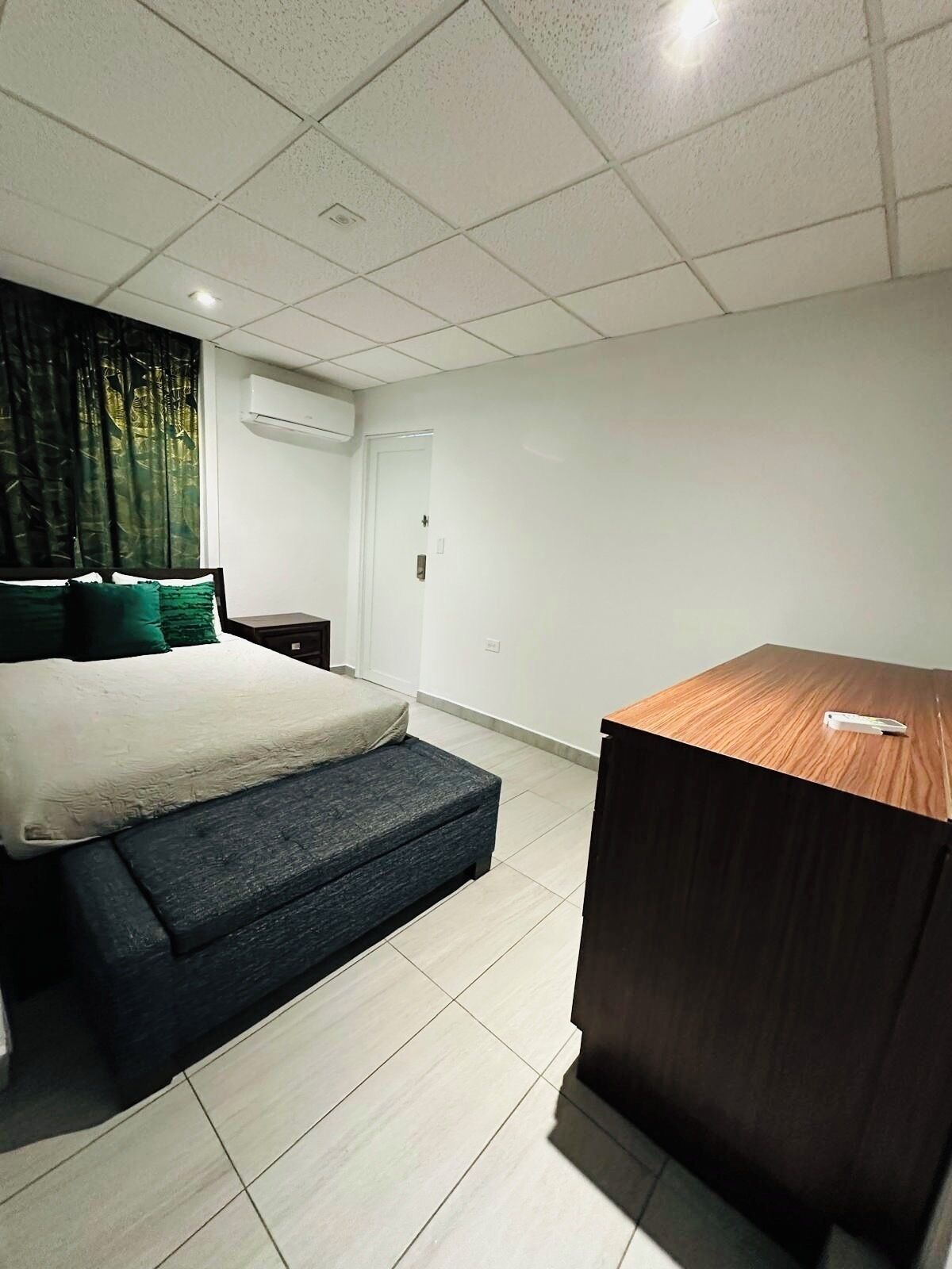 2 habitaciones, tabla de planchar con plancha y wifi gratis 