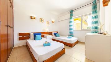 1 bedroom, cribs/infant beds, rollaway beds, bed sheets