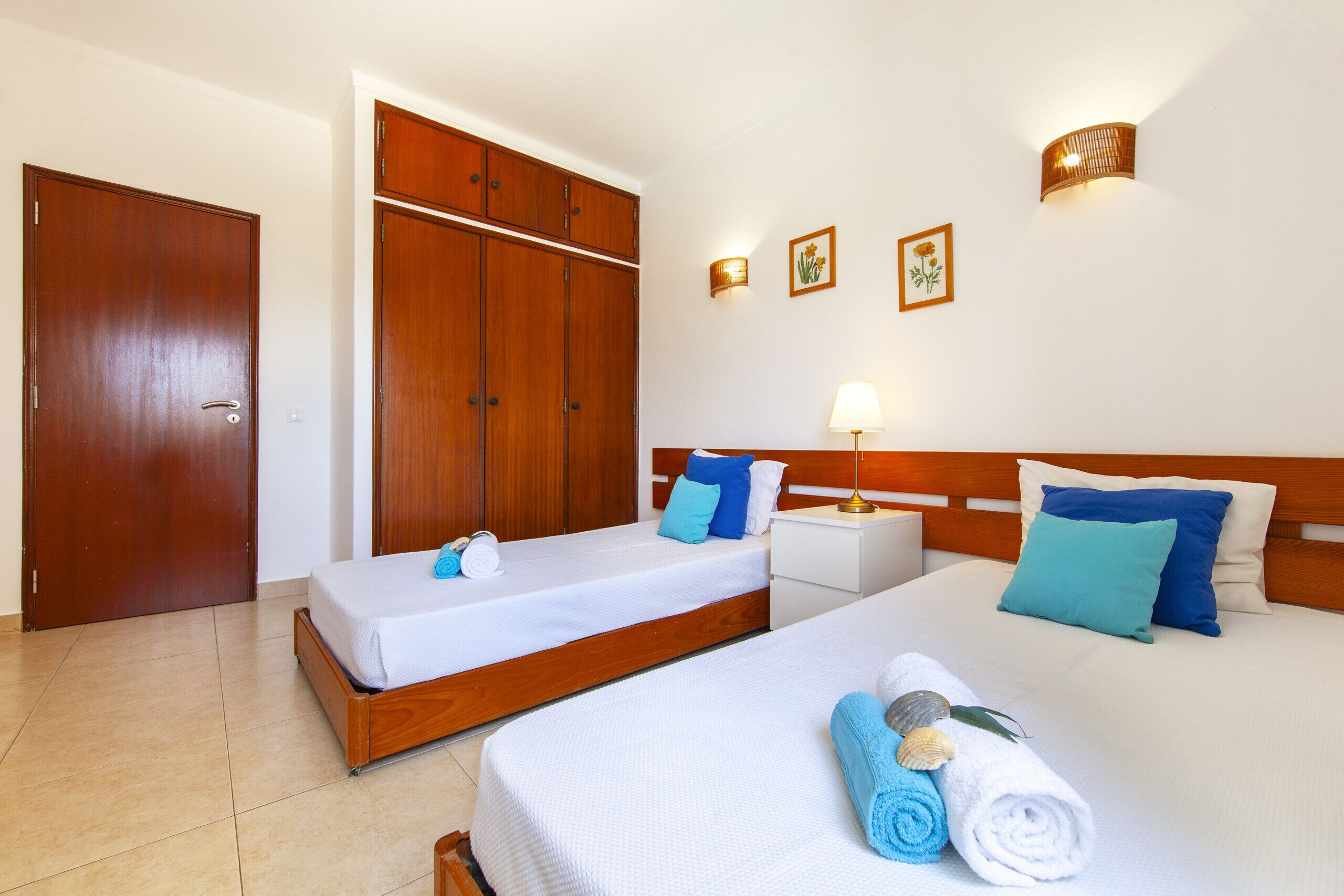 1 Schlafzimmer, Babybetten, Zustellbetten, Bettwäsche