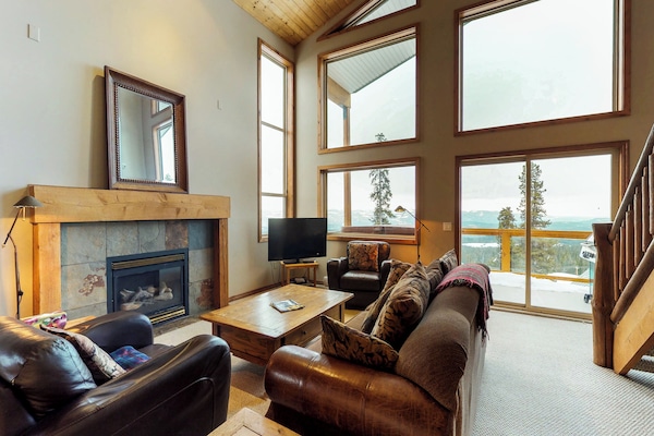 Arolla Chalet D | Living area | Flat-screen TV