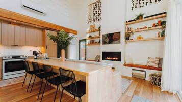 Fridge, microwave, stovetop, dishwasher