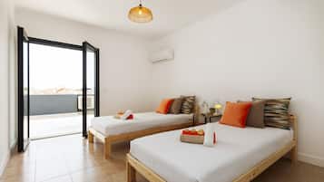 4 bedrooms, bed sheets