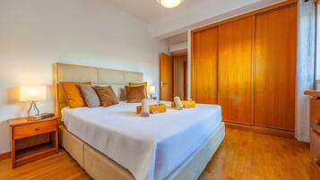 1 dormitorio, cunas (de pago), ropa de cama