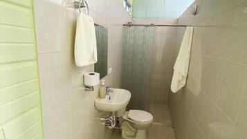 Standard Cabin, Mountain View | Bathroom | Shower, towels, soap, shampoo