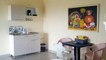 Macori D'vis | Dining