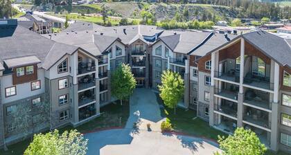 Laguna | Lake | Outdoor Pool/Hot Tub | Gym | Pets