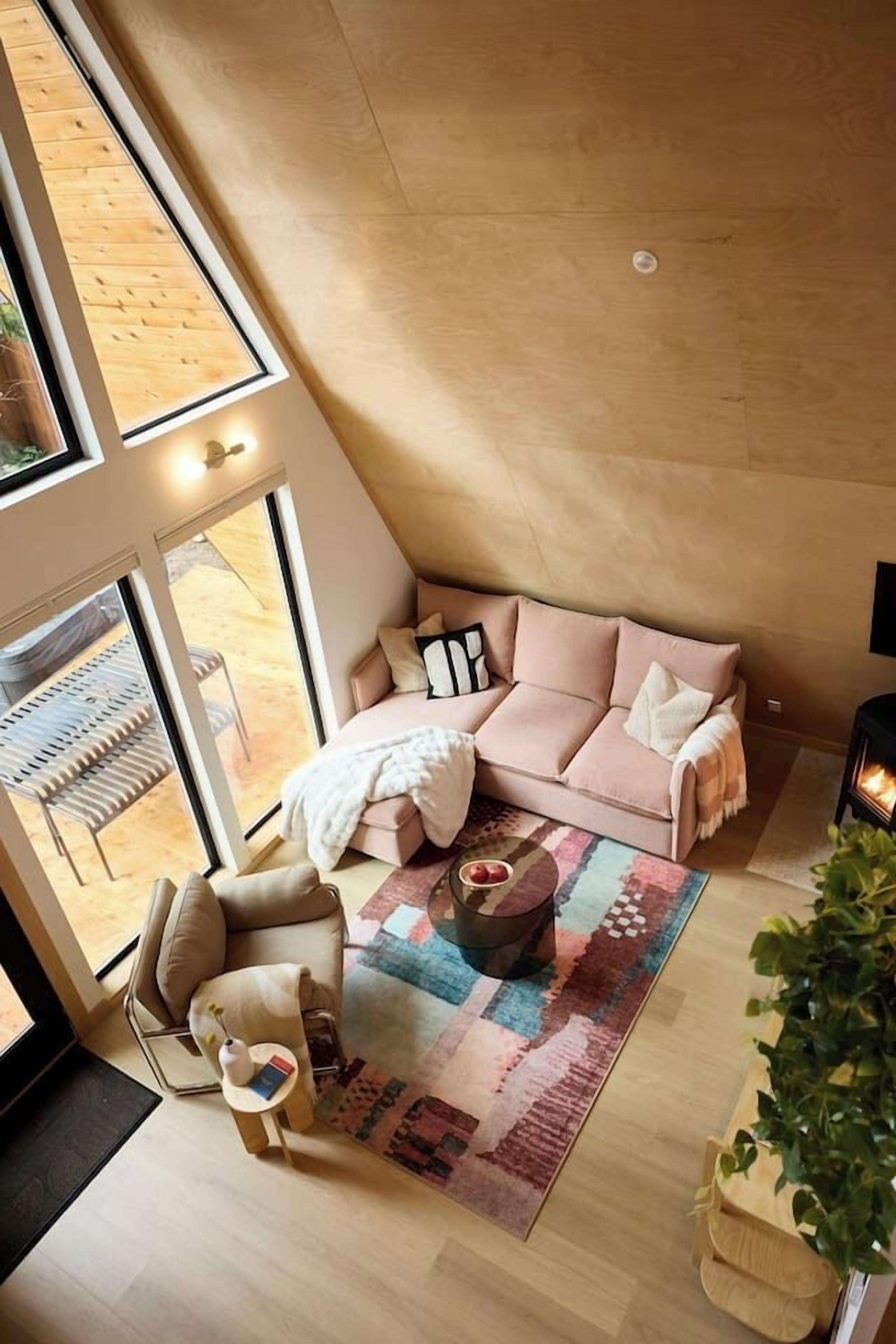 TV, fireplace, books, stereo