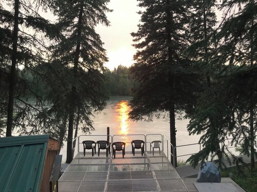 Waterfront Home, Cottage and Deck on the Kenai River.