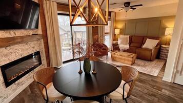 TV, fireplace