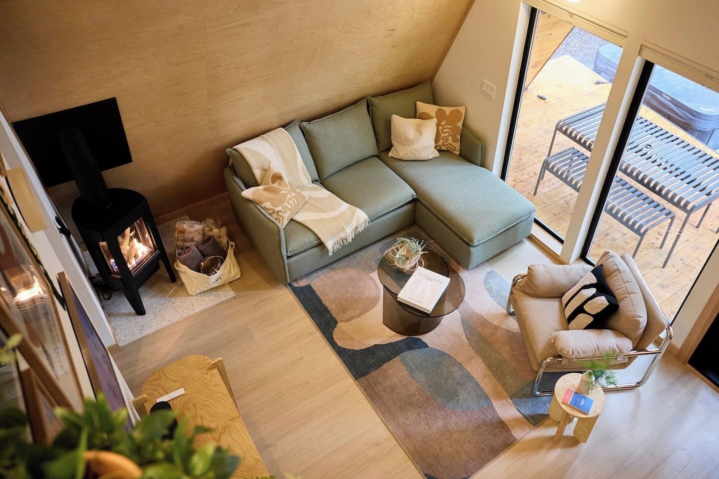 TV, fireplace, books, stereo