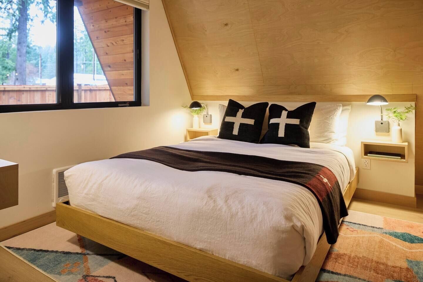 Desk, iron/ironing board, travel cot, WiFi