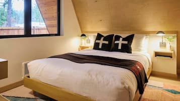 Desk, iron/ironing board, travel cot, WiFi