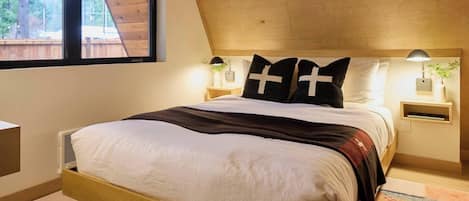 Desk, iron/ironing board, travel cot, WiFi